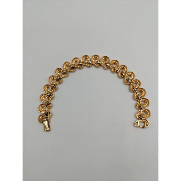 Jewelry - Vintage Gold Tone Interlocking‎ S-Curve Link Bracelet 7.5 Inch Fold Over Clasp